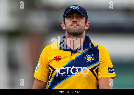 Leicester, UK. Sonntag, 28. Juli 2013.  Liam Plunkett verlässt das Feld nach Yorkshire Niederlage von Leicestershire. Aktion von FriendsLife t20 Nordgruppe Cricket match zwischen Leicestershire Foxes und Yorkshire Wikinger. Bildnachweis: Graham Wilson/Alamy Live-Nachrichten Stockfoto