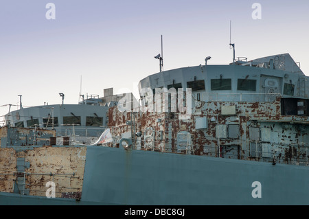 Königliche Marine Kriegsschiffe vor Anker im Hafen von Portsmouth. Außer Dienst gestellt Stockfoto