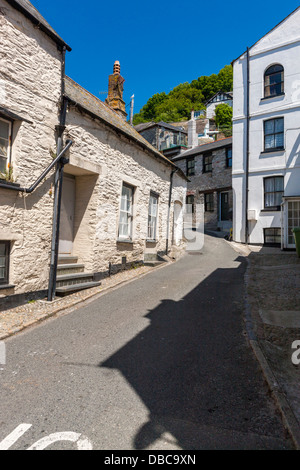 Gasse in Looe in Cornwall, England, Vereinigtes Königreich, Europa. Stockfoto