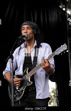 South Shields, Großbritannien. 28. Juli 2013. Joey Ankrah von den Christen beim South Tyneside Musikfestival. Das gratis-Festival findet im Bents Park in South Shields. Bildnachweis: Whyeyephotography/Alamy Live-Nachrichten Stockfoto