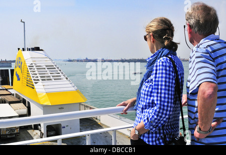 Nach paar Touristen Ansicht Venedig vom oberen Deck der Anek auto Fähre von Venedig, Italien nach Patras, Griechenland Reisen Stockfoto