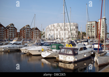 Ipswich Waterfront mit dem Campus der Universität Gebäude im Zentrum des Bildes Stockfoto
