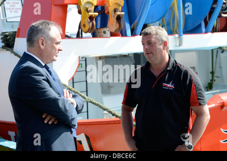 Richard Lochhead und der schottischen Kabinett Besuch Shetland Schottland Sommer 2013 Stockfoto