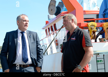 Richard Lochhead und der schottischen Kabinett Besuch Shetland Schottland Sommer 2013 Stockfoto