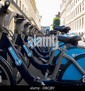 TFL Barclays Cycle mieten Fahrräder auf William IV Street-docking-Station in der Nähe von Charing Cross Station. Stockfoto