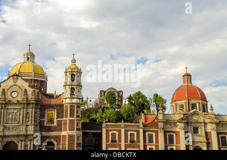 Die alte Basilika der Muttergottes von Guadalupe in Mexiko-Stadt Stockfoto