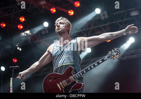 Musik Festival Benatska Noc in Liberec, Tschechische Republik am 26. Juli 2013. Sänger Samu Haber von der Band Sunrise Avenue. (CTK Foto/Radek Petrasek) Stockfoto