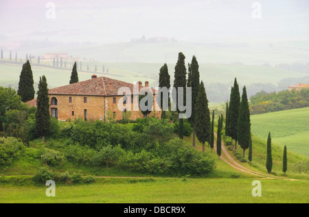 Toskana Haus Im Nebel - Toskana Haus im Nebel 06 Stockfoto