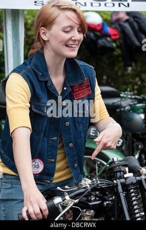 Regelmäßige UK Bike Meet und Bike Festival in der Marktstadt Calne in Wiltshire. Biker versammeln sich, um ihre Fahrräder zu zeigen und sich zu treffen. Stockfoto