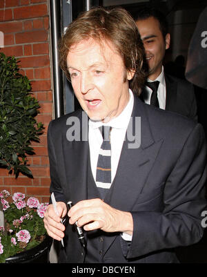 Paul McCartney, bei der Buchpräsentation von "Linda McCartney: Leben In Fotos bei Phillips de Pury &amp; Company - Abflüge London, England - 07.06.11 Stockfoto