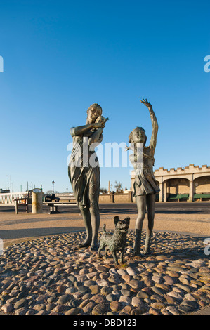 Anita Lafford-Statue auf der Promenade in Fleetwood, Lancashire, England