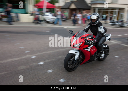 Regelmäßige UK Bike Meet und Bike Festival in der Marktstadt Calne in Wiltshire. Biker versammeln sich, um ihre Fahrräder zu zeigen und sich zu treffen. Stockfoto