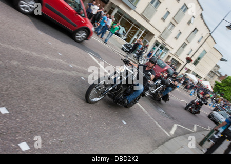 Regelmäßige UK Bike Meet und Bike Festival in der Marktstadt Calne in Wiltshire. Biker versammeln sich, um ihre Fahrräder zu zeigen und sich zu treffen. Stockfoto