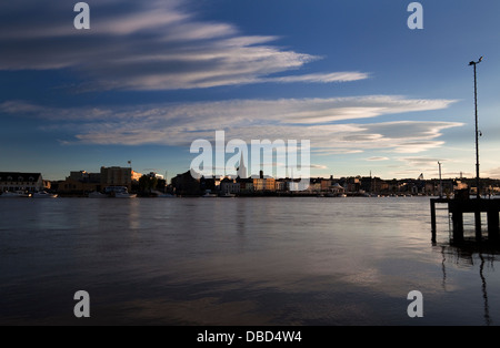 Waterford City von Ferrybank auf dem gegenüberliegenden Ufer des Flusses Suir, Grafschaft Waterford, Irland Stockfoto