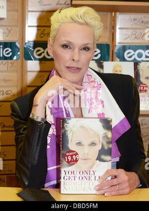 Brigitte Nielsen Brigitte Nielsen signiert Exemplare ihres Buches "Sie nur Get One Life" ründe in Dublin - 21.05.11 Stockfoto