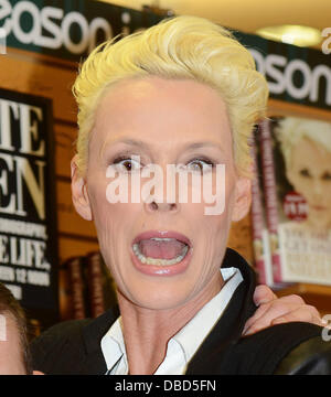 Brigitte Nielsen Brigitte Nielsen signiert Exemplare ihres Buches "Sie nur Get One Life" ründe in Dublin - 21.05.11 Stockfoto