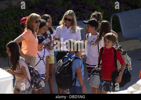 Palma De Mallorca, Spanien. 29. Juli 2013. Königin Sofia, Infantin Elena, Prinzessin Cristina Froilan, Victoria Federica, Juan Valentin Urdangarin, Miguel Urdangarin, Pablo Nicolas Urdangarin und Irene Urdangarin besucht die Segelschule in Palma De Mallorca-Credit: Jack Abuin/ZUMAPRESS.com/Alamy Live News Stockfoto