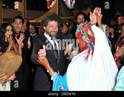 Leila Bekhti, Hafsia Herzi, Radu Mihaileanu und Besetzung 2011 Cannes International Film Festival - Tag 11 - La Source Des Femmes - Premiere Cannes, Frankreich - 21.05.11 Stockfoto