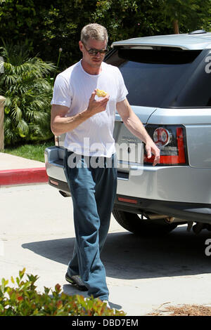 Eric Dane Rebecca Gayheart, Eric Dane und ihre Tochter Billie Beatrice Dane genießen Sie den Tag spielen im Coldwater Canyon Park Los Angeles, Kalifornien – 21.05.11 Stockfoto
