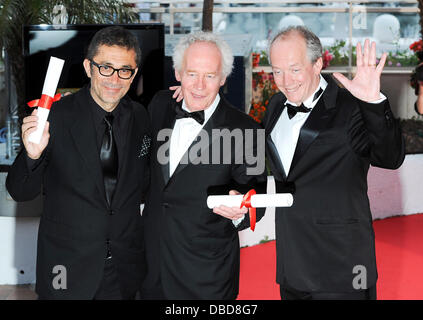 Regisseure Luc Dardenne (L) und Jea-Pierre Dardenne, Preisträger des The Grand Prix für 'The Art mit A Bike' 2011 Cannes International Film Festival - The Palm d ' or und Auszeichnungen - Fototermin Cannes, Frankreich - 22.05.11 Stockfoto