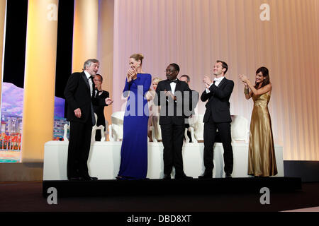 Robert De Niro, Uma Thurman, Jude Law und Martina Gusman Cannes International Film Festival 2011 - Abschlusszeremonie und Awards - in Cannes, Frankreich - 22.05.11 Stockfoto