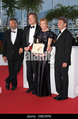 Luc Besson, Bill Pohlad und Dede Gardner Cannes International Film Festival 2011-12. Tag Palme d ' or Gewinner Photocall Cannes, Frankreich - 22.05.11 Stockfoto