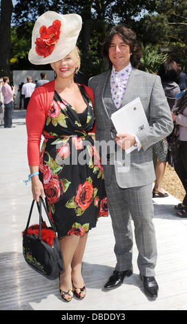 Laurence Llewelyn-Bowen und seine Frau Jackie Llewelyn-Bowen 2011 Chelsea Flower Show - VIP-Tag am Royal Hospital Chelsea London, England - 23.05.11 Stockfoto