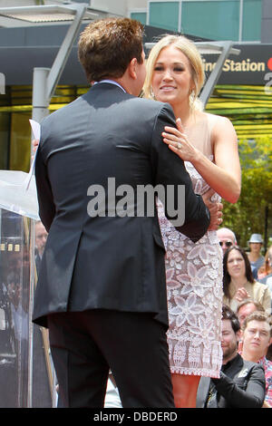 Carrie Underwood Simon Fuller erhält einen Stern auf der Hollywood Walk of Fame Los Angeles, Kalifornien - 23.05.11 Stockfoto