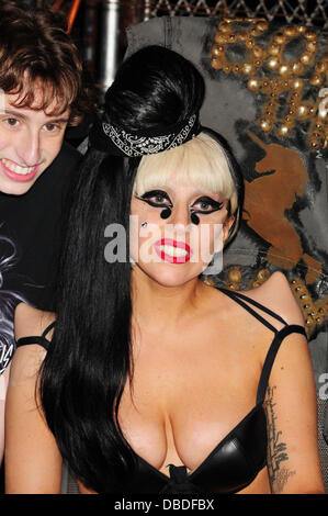 Lady Gaga hat einen Instore-Auftritt bei Best Buy, ihr neues Album "Born This Way" New York City, USA - 23.05.11 zu fördern Stockfoto