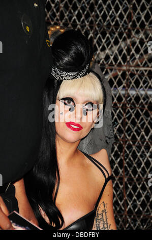 Lady Gaga hat einen Instore-Auftritt bei Best Buy, ihr neues Album "Born This Way" New York City, USA - 23.05.11 zu fördern Stockfoto