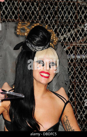 Lady Gaga hat einen Instore-Auftritt bei Best Buy, ihr neues Album "Born This Way" New York City, USA - 23.05.11 zu fördern Stockfoto