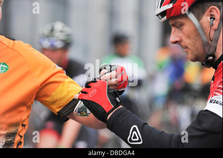 Trim, County Meath, Irland. 28. Juli 2013. 2013 ein Post Meath Erbe Zyklus Tour.Pictured sind Radfahrer vor dem Start der 160 km langen Strecke. Foto: Foto: Barry Cronin/Alamy Live-Nachrichten Stockfoto