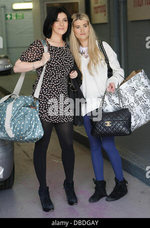 Kym Marsh und Charley Webb im ITV Studios London, England - 24.05.11 Stockfoto