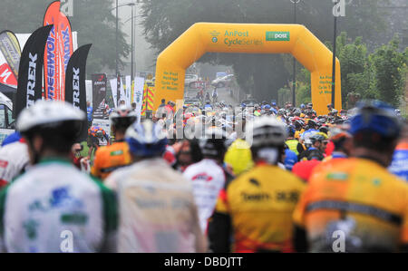 Trim, County Meath, Irland. 28. Juli 2013. 2013 ein Post Meath Erbe Zyklus Tour.Pictured sind Radfahrer vor dem Start der 160 km langen Strecke. Foto: Foto: Barry Cronin/Alamy Live-Nachrichten Stockfoto