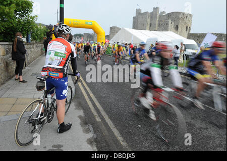 Trim, County Meath, Irland. 28. Juli 2013. 2013 ein Post Meath Erbe Zyklus Tour.Pictured sind Radfahrer nach dem Start der 160 km langen Strecke, Foto: Foto: Barry Cronin/Alamy Live News Stockfoto