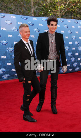 Sauli Koskinen, Adam Lambert Ankunft in 2011 American Idol Finale im MGM Grand Garden Arena am 25. Mai 2010 in Los Angeles, CA 2011 American Idol Finale im Nokia Theater, LA Live Los Angeles, Kalifornien - 25.05.11 Stockfoto