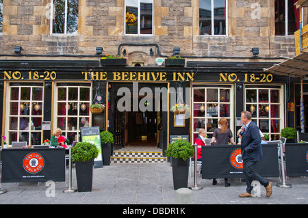 Die Beehive Inn Pub außen Grassmarket Altstadt Edinburgh Schottland Großbritannien UK Europe Stockfoto