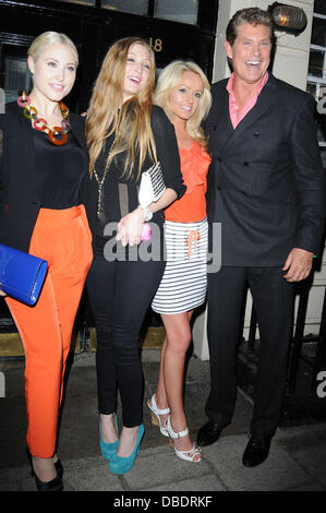 Hayley Hasselhoff, Taylor Ann Hasselhoff, Hayley Roberts und David Hasselhoff verlassen das Theatre Royal Haymarket London, England - 28.05.11 obligatorisch Credit: WENN.com Stockfoto