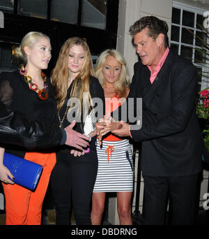 Hayley Hasselhoff, Taylor Ann Hasselhoff, Hayley Roberts und David Hasselhoff verlassen das Theatre Royal Haymarket London, England - 28.05.11 obligatorisch Credit: WENN.com Stockfoto