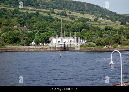 Eintritt Schloss Forth und Clyde Canal bei Bowling in West Dunbartonshire Schottland vom Fluss Clyde aus gesehen Stockfoto