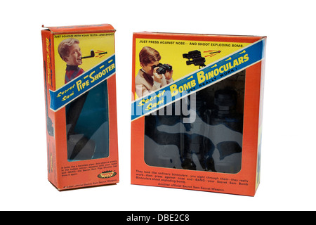 Topper Spielzeug 1966 geheime Sam explodierende Bombe Ferngläser und Rohr-Shooter Stockfoto