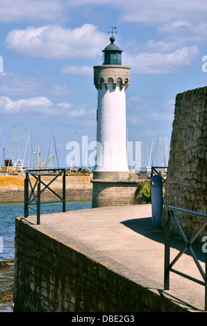 Weißen Leuchtturm von Port Haliguen in Quiberon im Département Morbihan in der Bretagne im Nordwesten Frankreichs Stockfoto