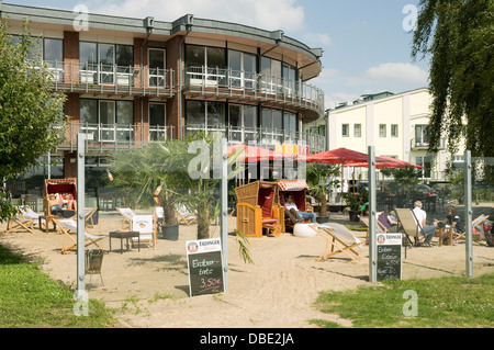 Strandbar an der Promenade in Waren am Müritz See, Mecklenburg-Vorpommern, Deutschland, Europa. Stockfoto