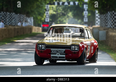 Chichester, UK - Juli 2013: Ford Escort Twin Cam in Aktion auf dem Goodwood Festival of Speed am 13. Juli 2013. Stockfoto