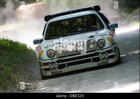 Chichester, UK - Juli 2013: Ford RS200 in Aktion auf der Rallye-Bühne auf dem Goodwood Festival of Speed am 13. Juli 2013. Stockfoto