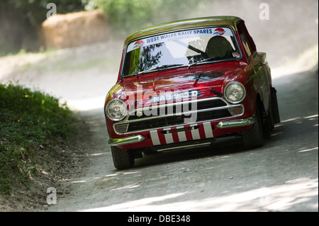 Chichester, UK - Juli 2013: Ford Lotus Cortina in Aktion auf der Rallye-Bühne auf dem Goodwood Festival of Speed am 13. Juli 2013. Stockfoto