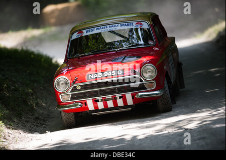 Chichester, UK - Juli 2013: Ford Lotus Cortina in Aktion auf der Rallye-Bühne auf dem Goodwood Festival of Speed am 13. Juli 2013. Stockfoto