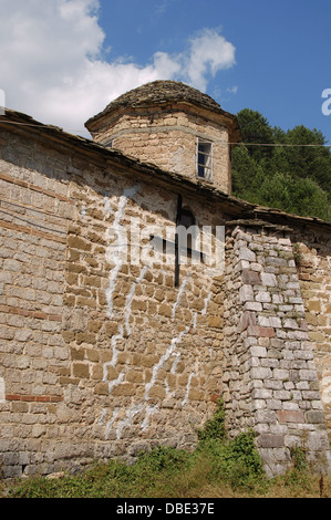 Republik von Albanien. Moscopole. Kloster des Heiligen Johannes des Täufers. 17. Jahrhundert. Orthodoxe. Fassade der Kirche. Stockfoto