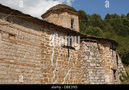 Republik von Albanien. Moscopole. Kloster des Heiligen Johannes des Täufers. 17. Jahrhundert. Orthodoxe. Fassade der Kirche. Stockfoto