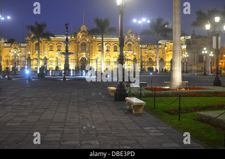 Plaza de Armas in der Nacht. Lima, Peru Stockfoto